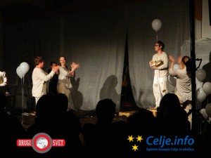 Ob diktaturi se meja med prašiči in ljudmi hitro zabriše.