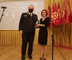 breda arnšek predaja celjskega kipca Sašu Farčniku