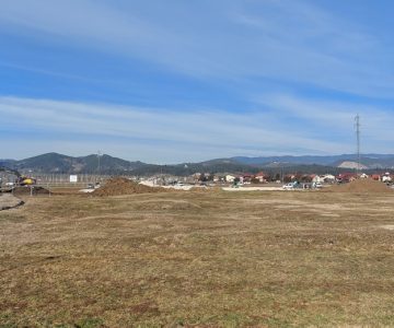 Območje na zahodnem delu Žalca, kjer bosta zgrajena vrtec in tehnična trgovina (foto: Celje.info)