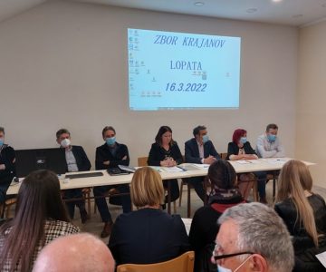 Predstavniki Mestne občine Celje in KS Ostrožno ter projektanti