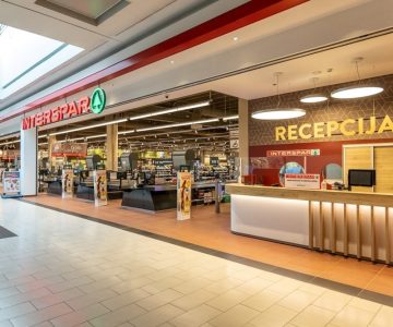 Vhod v prenovljeno trgovino INTERSPAR -min
